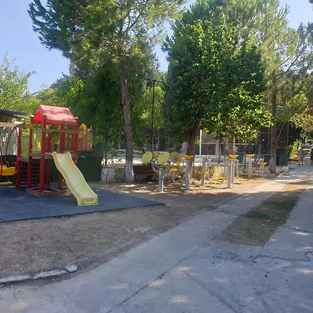 Tatil Koyu Cicek Kokulari, Cam, Palmiye Agaclari Icerisinde * Çeşme